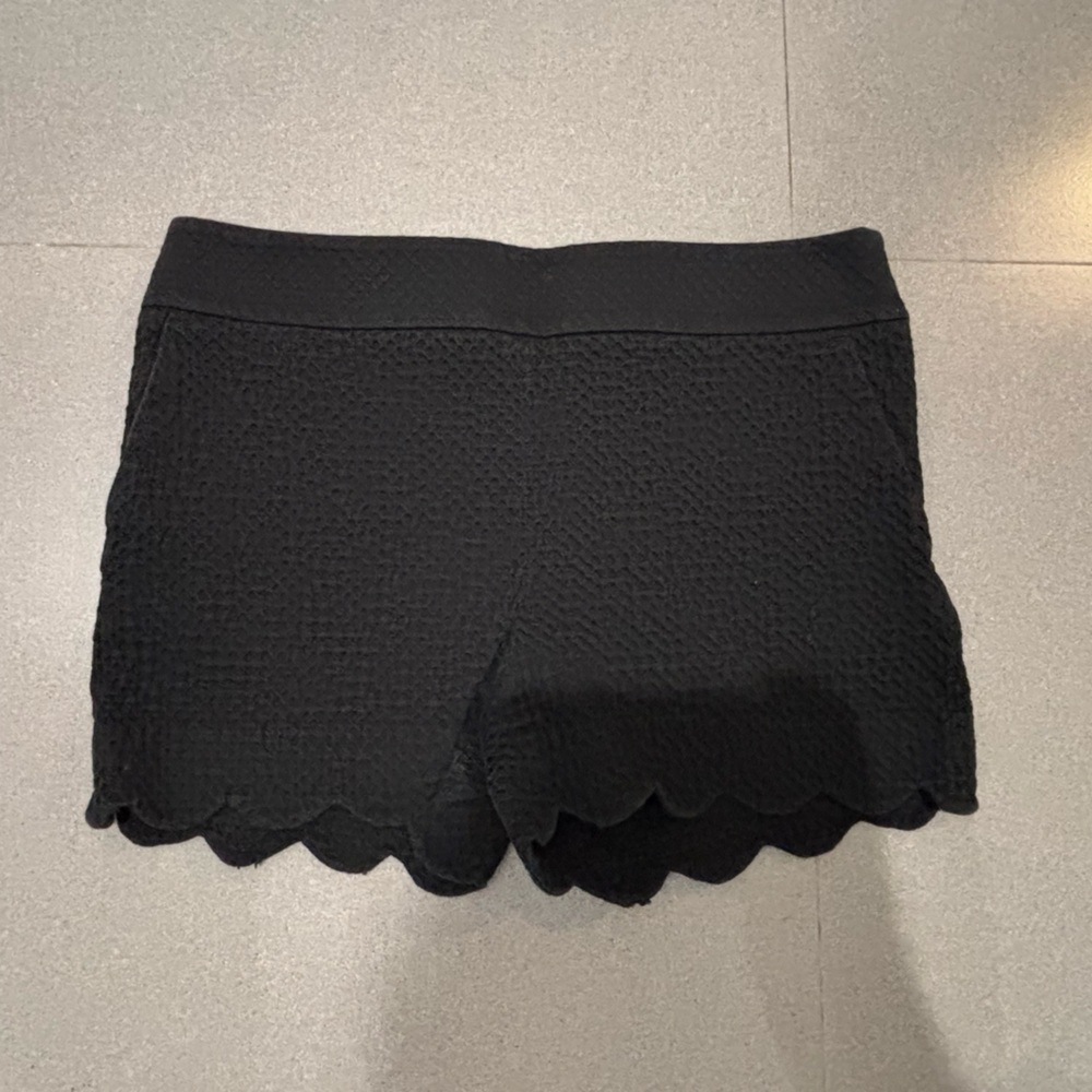 LOFT Textured Black Scallop Shorts